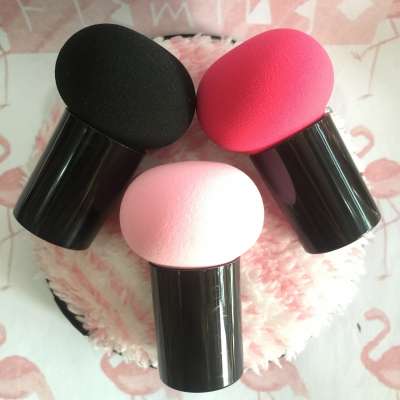 Latex Free Facial Makeup Tools Makeup Sponge with Short Black Handle for Liquid Creams